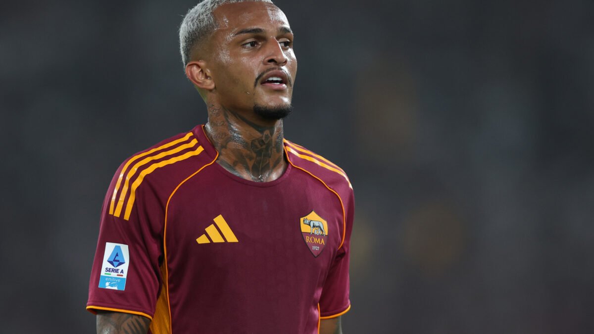 Roma, apprensione per Wesley: lascia l’allenamento zoppicando, da valutare le condizioni