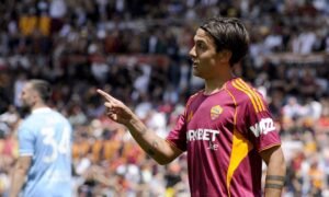 Dybala punta il dito