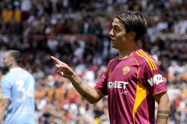 Roma, allarme Dybala: piccolo risentimento, l’argentino rischia l’Atalanta