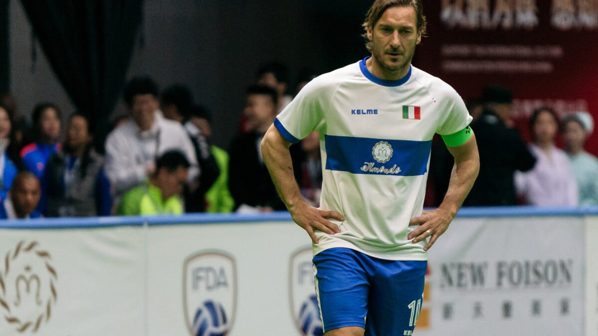 Totti, il rientro alla Roma è lontano: lite per le numero 10