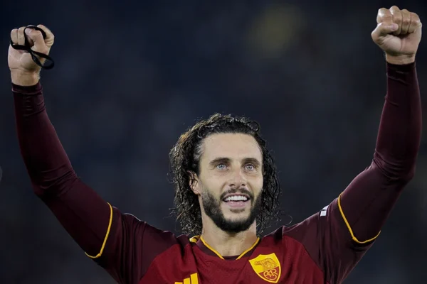 Roma, Hermoso suona la carica: “Non mollare mai” alla vigilia del Fenerbahçe