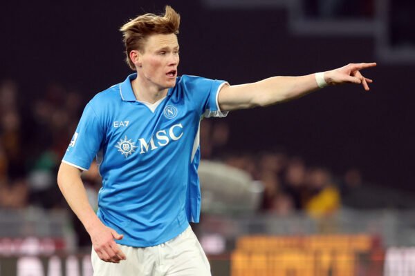 Napoli, allarme McTominay: lo stop può allungarsi, Roma a rischio