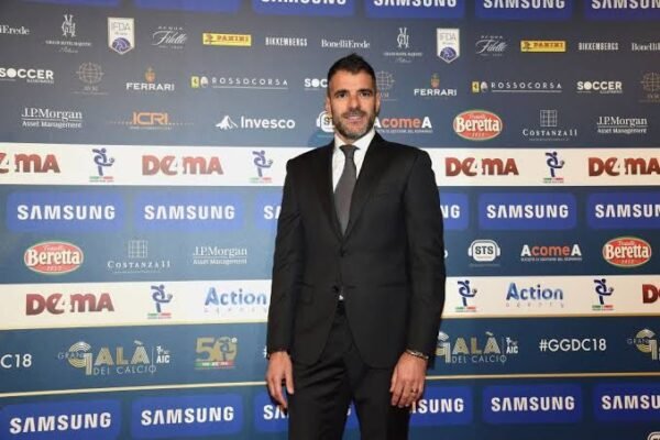 Perrotta compie 49 anni: gli auguri della Roma