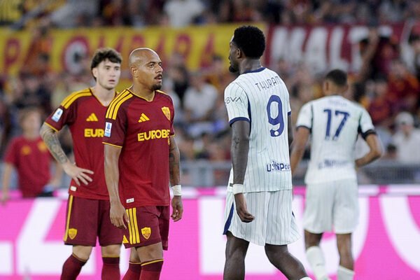 Roma-Inter 2-2, pari e vetta: i giallorossi dominano un tempo, poi Lautaro completa la rimonta