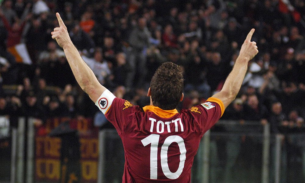 Roma, gli auguri della società a Totti per i suoi 50 anni