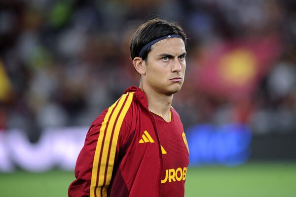 Dybala diventa un supereroe: nuovo murales per la Joya. E il messaggio conquista Roma