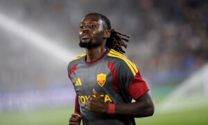 Infortunio Manu Koné durante una partita della Roma
